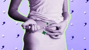 woman giving herself an ivf shot