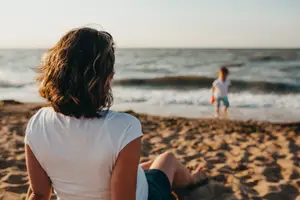 woman-and-child-playing-on-the-beach