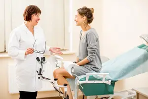 woman talking to doctor about endometrial biopsy before ivf