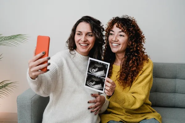 women-with-ultrasound-photo