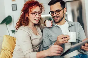 couple-doing-research