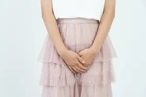 woman-clutching-her-vagina