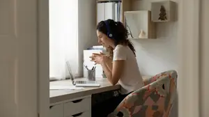 woman doing online cognitive behavioral therapy