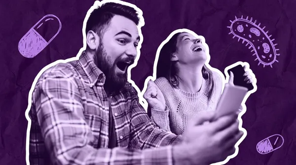 couple laughing as they're scrolling memes
