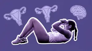 woman doing crunches to strengthen her physical health